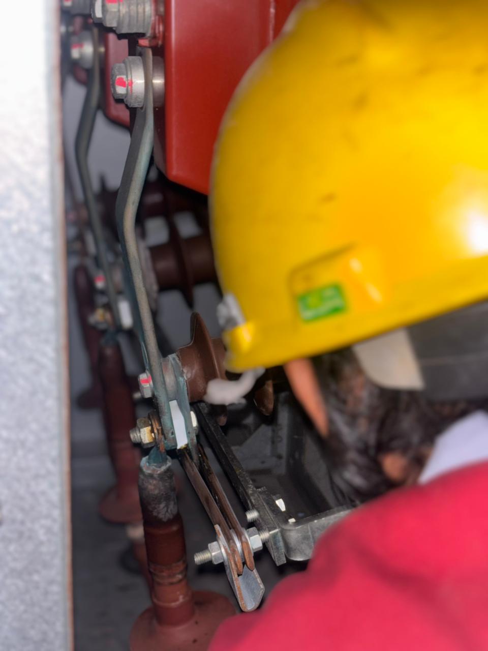 Insulation Resistance Test dan Cleaning Panel MV